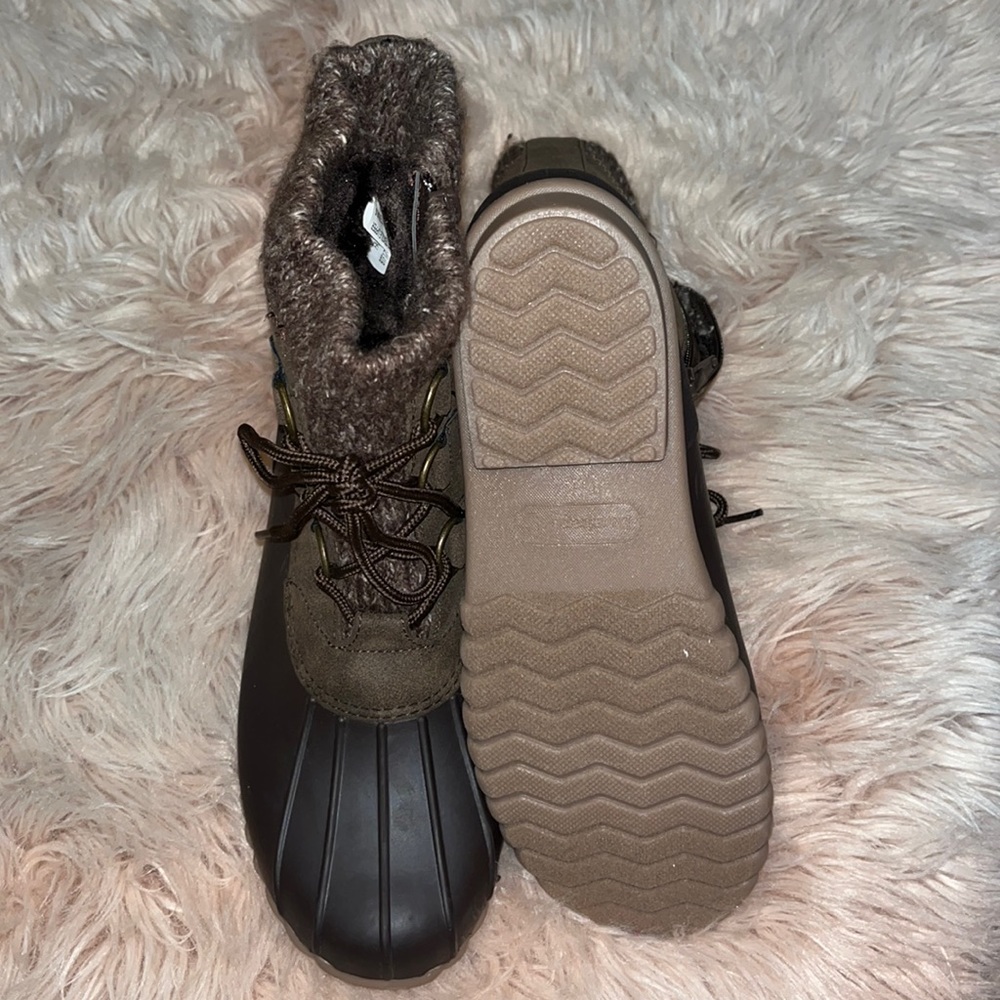 Never Been Worn - image 2